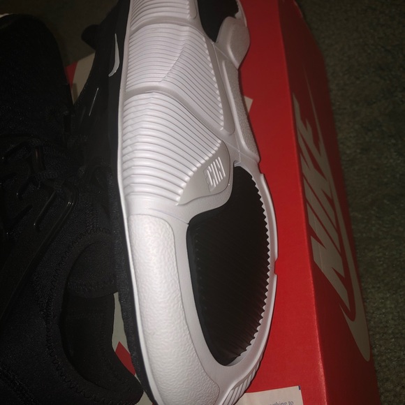 Nike Shoes - Picture 6 of 9